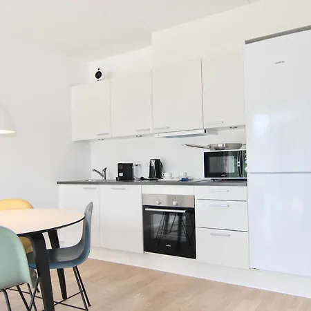 Beautiful 1-br W A Balcony By Harbour - 121 Apartment *