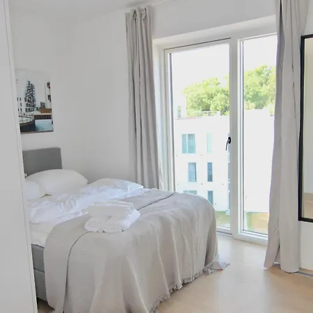 Beautiful 1-br W A Balcony By Harbour - 121