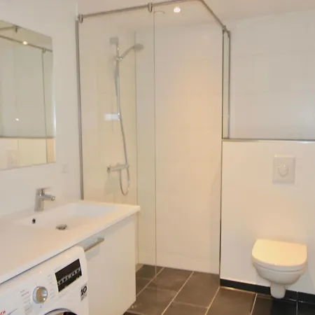 Beautiful 1-br W A Balcony By Harbour - 121 Apartment